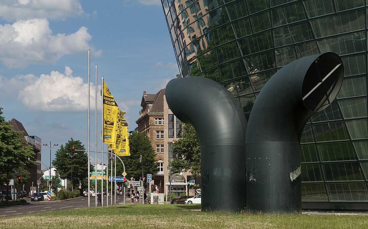 Archivfoto: Dortmund, sculptures near the main train station