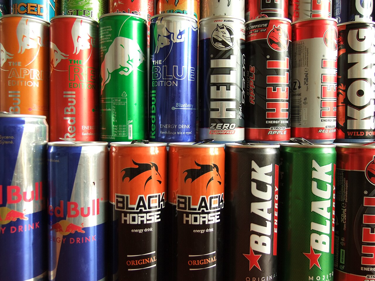 Archivfoto: Various energy drinks.